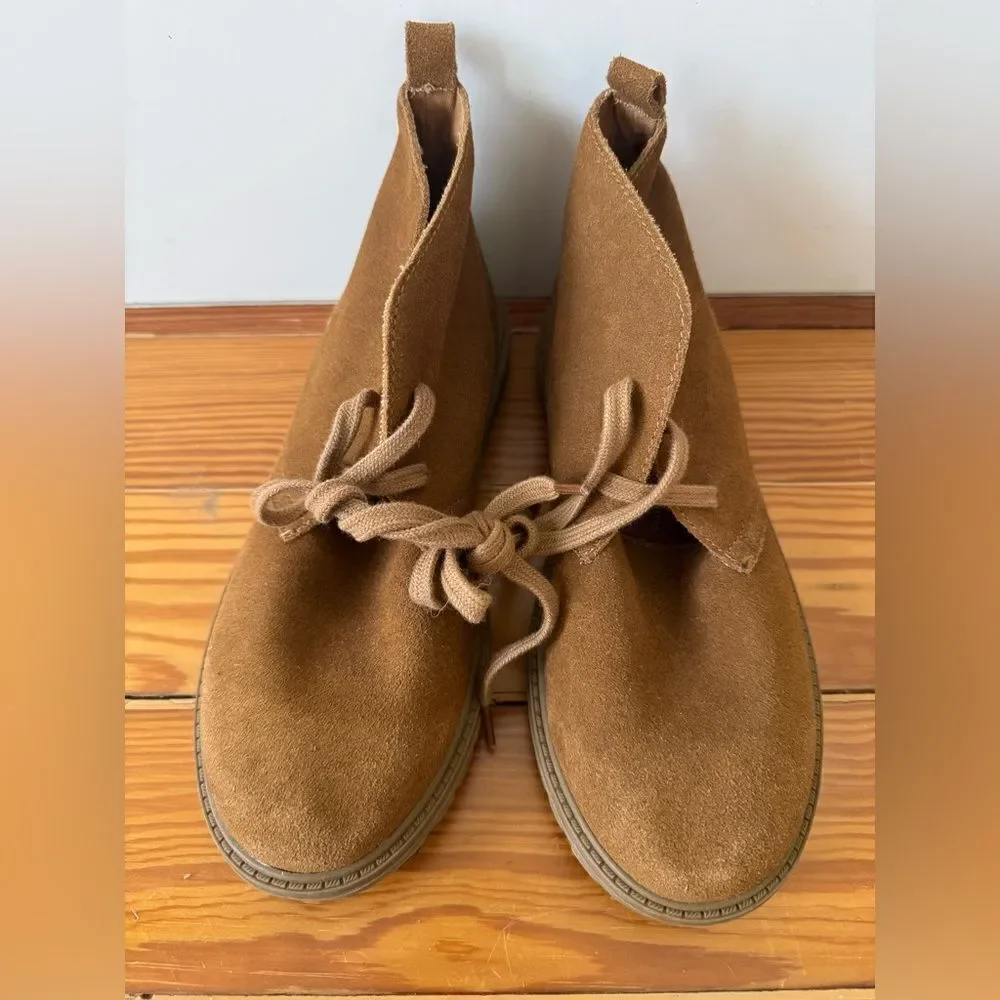 NWOT Gap Suede Shoes